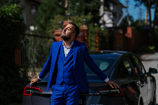 포토 JPG 해외이미지 백인 직업 남자 여행 비즈니스 사업가 교실 교통시설 자동차 수염 한명 정장 성인 야외 초록색 파란색 검은색 기쁨 운전 시골 비즈니스맨 자신감 고급 우아함 방향 종업원 고객 경영자 경영 자동 스타일 해외202310 해외포토 서양인 1 옷 교육 감정 육상교통 컬러 교통 컨셉 학교 모션 사람 직장인 시설 리더 파일형식