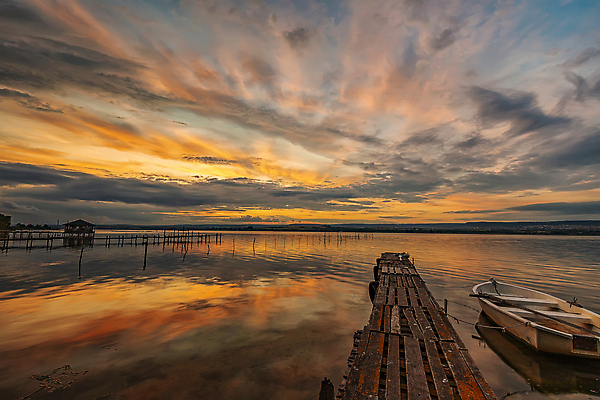 포토 JPG 해외이미지 구름 호수 바다 컬러 백그라운드 자연 하늘 낚시 전등 풍경 사람없음 야외 목재 물 컬러풀 햇빛 뷰티 반사 평화 일출 항구 고요 황혼 일몰 놀람 새벽 화려 보트 해조류 저녁 즐거움 방파제 불가리아 해외202310 해외포토 자연요소 나무 공공시설 감정 컨셉 배_교통 재료 교통시설 레저 조명 표정 태양 노을 해양식물 야간 생태계 파일형식 남유럽