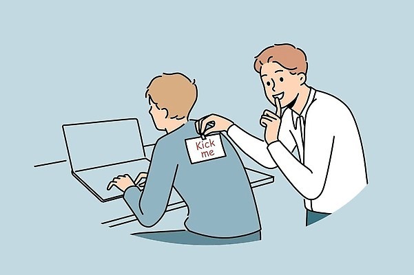 EPS 해외이미지 남자 일러스트 장난 웃음 성인 두명 노트북 사무실 메모지 킥 비밀 종업원 학대 동료 붙이기 성인남자만 직장내괴롭힘 해외202310 해외일러스트 직업 컨셉 비즈니스 관계 모션 표정 사람 전자제품 사무용품 사회이슈 남자만 성인만 파일형식 벡터