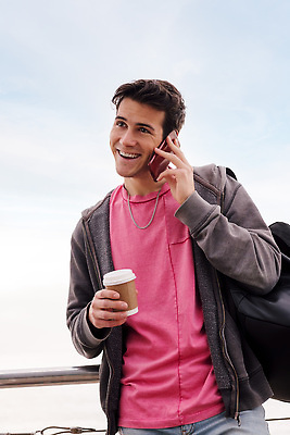 포토 JPG 해외이미지 학생 라이프스타일 남자 행복 커피 음료 사업가 통신 성공 모바일 대화 한명 미소 웃음 사람 소년 야외 10대 컵 세로 스마트폰 유행 외침 도시 전화기 스마트 대학교 부름 스타일 카피스페이스 셀룰러 밀레니얼 해외202310 해외포토 직업 1 식기 감정 어린이 컨셉 학교 모션 청소년 표정 말하기 생활 경제 핸드폰 스마트기기 소리 공백 파일형식