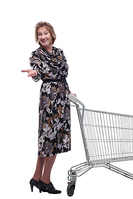 포토 JPG 해외이미지 전신 여자 노년 할머니 한명 손짓 옆모습 쇼핑카 흰색 노인여자한명만 해외202310 해외포토 1 뷰포인트 컬러 모션 사람 성인 쇼핑 카트 여자한명만 노인여자만 파일형식