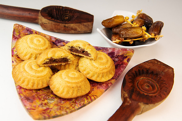 포토 JPG 해외이미지 전통 음식 백그라운드 디저트 부활절 사탕 요리 동양인 사람없음 쿠키 과자 빵집 견과류 신선 날짜 달콤 맛 설탕 굽기 지중해 먹기 가득함 반죽 대추 동쪽 칠면조 라마단 아랍어 페스츄리 피스타치오 맛있는 튀르키예 해외202310 해외포토 기념일 아시아 빵 바다 컨셉 모션 조류 인종 상점 구이 방향 파일형식