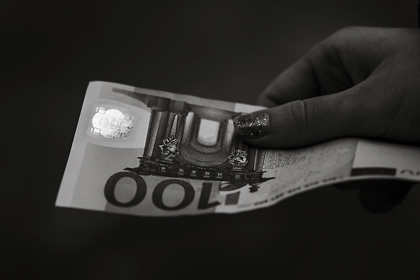 포토 JPG 해외이미지 지폐 돈 성공 사람없음 금융 저축 유로 변화 재산 보물 뇌물 계산서 월급 대출 빚 부정부패 위기 해외202310 해외포토 컨셉 경제 파일형식