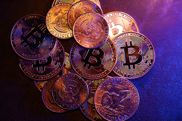 포토 JPG 해외이미지 지폐 돈 인터넷 비즈니스 사람없음 금융 경제 달러 금속 디지털 동전 미국 거래 저축 네트워크 시장 황금 암호 발굴 심볼 무역 외화 투자 상업 전자 독수리 토막 가상 해외202310 해외포토 산업 북아메리카 재질 조류 재산 파일형식