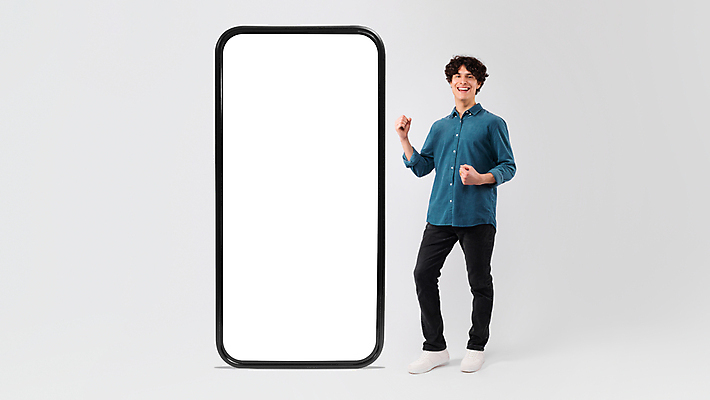 포토 JPG 해외이미지 전신 남자 백그라운드 한명 서기 성인 스마트폰 스크린 파이팅 흰색 목업 성인남자한명만 카피스페이스 해외포토 1 컬러 모션 사람 핸드폰 스마트기기 공백 남자한명만 성인남자만 파일형식