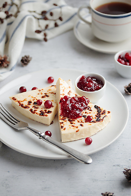 포토 JPG 해외이미지 전통 접시 커피 음료 음식 빵 과일 디저트 치즈 핀란드 요리 사람없음 컵 흰색 신선 달콤 맛 아침식사 잼 굽기 크랜베리 맛있는 해외202310 해외포토 식기 열매 컬러 컨셉 유제품 북유럽 식사 소스_음식 구이 파일형식