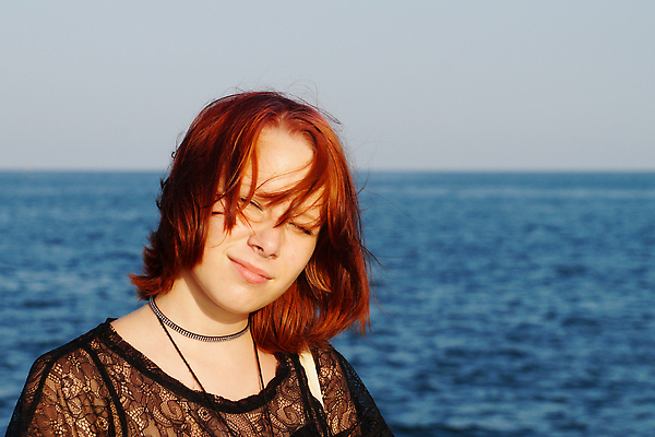 포토 JPG 해외이미지 백인 모델 여자 수영복 행복 얼굴 바다 자연 휴가 한명 미소 사람 야외 빨간색 물 여름 태양 뷰티 맑음 흰색 생강 빨간머리 해외202310 해외포토 자연요소 서양인 1 헤어스타일 옷 계절 감정 컬러 채소 날씨 표정 신체부위 생태계 파일형식