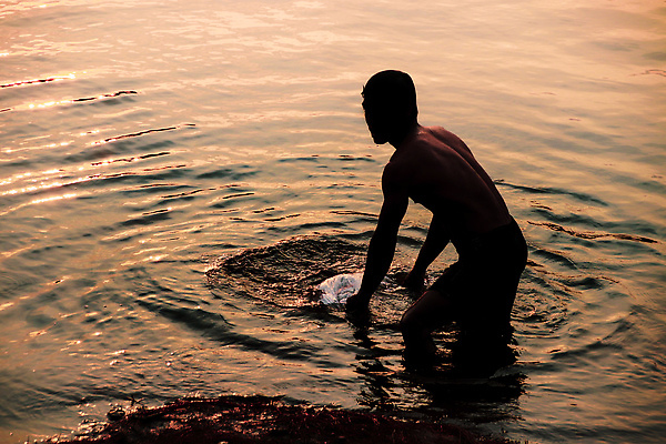 포토 JPG 해외이미지 라이프스타일 웰빙 계절 행복 실루엣 호수 휴식 수영장 한명 풍경 사람없음 야외 여름 빛 평화 환경 침묵 황혼 일몰 공백 자유 수평선 해외202310 해외포토 1 감정 컨셉 촬영기법 사람 생활 노을 소리 파일형식