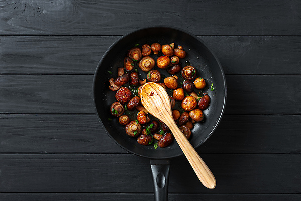 포토 JPG 해외이미지 접시 음식 조각 백그라운드 채소 텍스트 탁자 양파 요리 사람없음 목재 갈색 검은색 식사 저녁식사 버섯 튀김 시골 프라이팬 플랫 맛 그릴 애피타이저 숲 찌개 자르기 굽기 먹기 허브 점심식사 식용 채식주의자 카피스페이스 개조 비건 맛있는 해외202310 해외포토 나무 식물 식기 컬러 가구 컨셉 재료 모션 주방용품 공백 구이 채식 파일형식