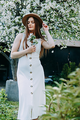 포토 JPG 해외이미지 나무 백인 1 라이프스타일 커플 공원 여자 꽃 행복 어린이 백그라운드 자연 휴식 건강 사랑 한명 사람 야외 초록색 태양 뷰티 정원 맑음 화목 봄 활발 기쁨 벚꽃 흰색 개화 사과 명상 장면 해외202310 해외포토 자연요소 서양인 식물 계절 공공시설 감정 컬러 컨셉 과일 관계 날씨 생활 생태계 파일형식