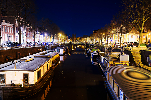 포토 JPG 해외이미지 전통 유럽 문화 도로 여행 백그라운드 건축양식 하늘 거리 주택 안테나 풍경 사람없음 건물 여름 파란색 도시풍경 교회 탑 맑음 어둠 일몰 도시 역사 도심 헬리콥터 야간 저녁 네덜란드 정사각형 장면 타운 암스테르담 랜드마크 수도권 옛날 해외202310 해외포토 자연요소 도형 건축물 계절 건축 나라 길 컬러 통신 종교건축 교통시설 날씨 비행기 노을 지역 파일형식