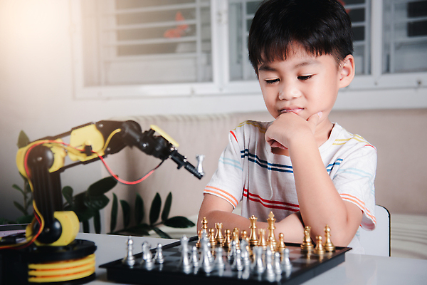 포토 JPG 해외이미지 라이프스타일 손 교육 어린이 과학 컨셉 생각 교실 학교 태국 놀이 탁자 수업 모바일 미래 주택 실내 동양인 소년 두명 전자제품 학습 스터디 컴퓨터 금속 디지털 기계 유치원 게임 기다림 작업실 엔지니어 체스 로봇 팔 정비공 공학 개발 온라인강의 자동 지능 해외202310 해외포토 남자 아시아 가구 모션 재질 사람 인종 내부 건물 생활 신체부위 기술자 강의 파일형식 언택트