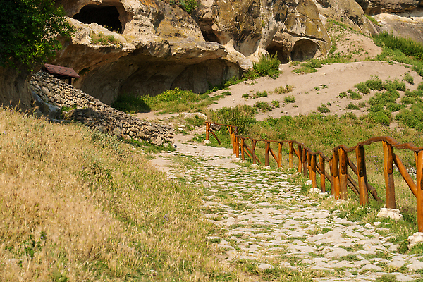 포토 JPG 해외이미지 나무 도로 벽 여행 건축양식 하늘 산 거리 협상 사람없음 야외 건물 파란색 맑음 도시 성 수비 중세 역사 동굴 폐허 시력 러시아 장면 타운 천연기념물 랜드마크 석회암 옛날 케일 해외202310 해외포토 식물 건축물 건축 유럽 길 컬러 채소 비즈니스 교통시설 모션 날씨 암석 파일형식