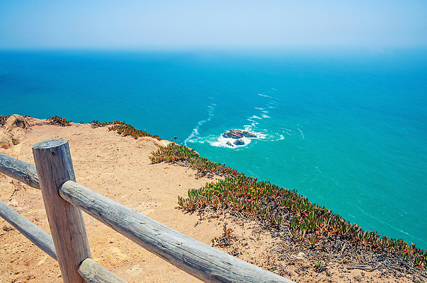 포토 JPG 해외이미지 유럽 파도 바다 섬 여행 하늘색 자연 하늘 안테나 사람없음 야외 목재 가로 물 파란색 울타리 뷰티 망토 포르투갈 대륙 대서양 공화국 랜드마크 서쪽 신트라 터키석 수평선 헤드랜드 유라시아 해외202310 해외포토 자연요소 나무 나라 아시아 컬러 재료 통신 담장 보석 방향 생태계 파일형식