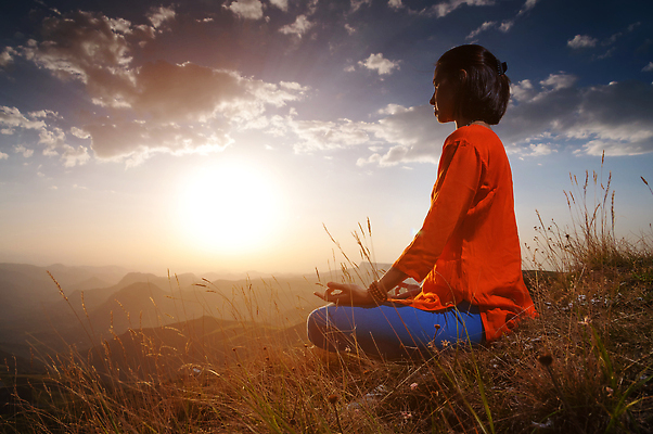 포토 JPG 해외이미지 1 라이프스타일 여자 포즈 신체 요가 자연 하늘 휴식 건강 관리 연꽃 한명 사람 앉기 야외 운동 태양 뷰티 평화 일출 화목 고요 일몰 영혼 연습 명상 혼자 해외202310 해외포토 자연요소 웰빙 꽃 컨셉 모션 생활 노을 생태계 파일형식