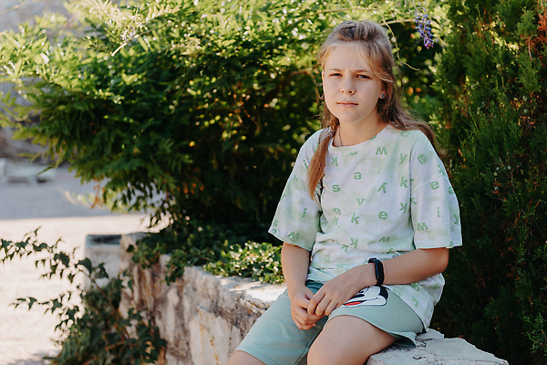 포토 JPG 해외이미지 전통 라이프스타일 응시 여자 유럽 문화 벽 여행 건축양식 자연 휴가 거리 주택 한명 풍경 건물 여름 파란색 뷰티 여행객 걷기 마을 바위 흰색 도시 중세 역사 지중해 좁은 타운 크로아티아 구시가지 랜드마크 몬테네그로 옛날 해외202310 해외포토 1 건축물 시선 계절 건축 나라 바다 컬러 모션 사람 생활 돌_바위 생태계 파일형식