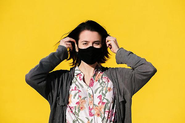 포토 JPG 해외이미지 백인 라이프스타일 여자 얼굴 건강 가면 한명 안전 사람 가로 노란색 건강관리 긴급 수비 환경오염 오염 호흡기관 바이러스 보호 질병 예방 보안 전염 넣기 돌봄 전염병 필터 코로나바이러스 해외202310 해외포토 서양인 1 컬러 컨셉 의학 모션 관리 생활 신체부위 장기_의학 감염 파일형식