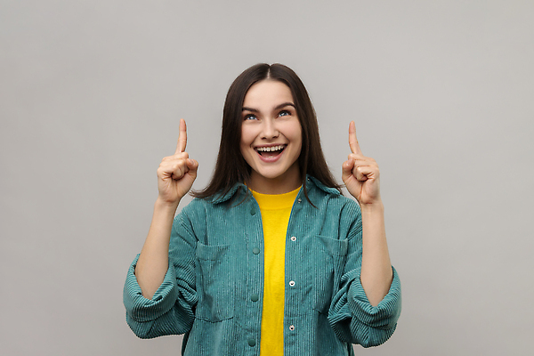 포토 JPG 해외이미지 스튜디오촬영 백인 여자 행복 벽 손가락 청소년 회색배경 성공 아이디어 실내 관리 한명 웃음 사람 놀람 공백 재킷 흰색 가리킴 우승 뉴스 방향 만족 호기심 흥분 추천 충격 보여주기 재택근무 감탄 고립 승자 주목 목업 카피스페이스 비어있는 해외202310 해외포토 서양인 1 손 감정 컬러 백그라운드 컨셉 비즈니스 모션 표정 손짓 내부 외투 회색 최고 파일형식