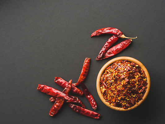 포토 JPG 해외이미지 음식 줄기 조각 백그라운드 채소 재료 고추 파프리카 건조 요리 동양인 사람없음 목재 빨간색 주방 어둠 신선 뜨거움 양념 조미료 사발 맛 가루 인도인 다발 허브 향신료 메뉴 유기농 매움 날것 아로마 후추 흙더미 찌그러짐 항공촬영 해외202310 해외포토 외국인 나무 식물 웰빙 뷰포인트 컬러 컨셉 인종 흙 사기그릇 향미료 파일형식 더미