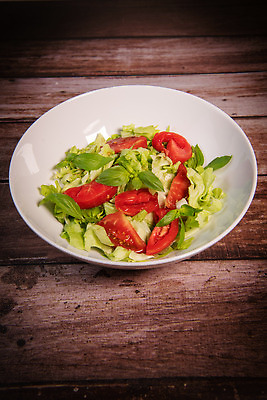 포토 JPG 해외이미지 접시 음식 백그라운드 잎 다이어트 토마토 채소 재료 양파 오이 건강 요리 사람없음 빨간색 초록색 여름 식사 저녁식사 봄 샐러드 신선 사발 플랫 닫기 맛 기름 상추 먹기 에코 유기농 올리브 날것 레시피 시금치 점심식사 항공촬영 루꼴라 채식주의자 콘크리트 맛있는 해외202310 해외포토 식물 식기 웰빙 계절 열매 뷰포인트 컬러 컨셉 모션 환경 사기그릇 채식 파일형식