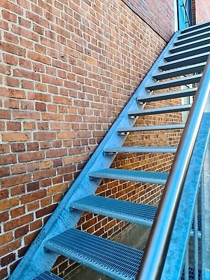 포토 JPG 해외이미지 디자인 외관 산업 벽 백그라운드 비즈니스 건축양식 사다리 창문 난간 유리 하늘 바닥 주택 사람없음 내부 건물 목재 파란색 빛 사무실 문 계단 금속 바위 흰색 도시 복도 터널 역 철 에스컬레이터 단계 옛날 철강 콘크리트 해외202310 해외포토 나무 건축물 건축 길 컬러 재료 교통시설 재질 돌_바위 도구 파일형식