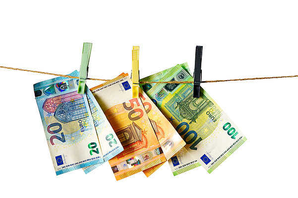 포토 JPG 해외이미지 옷 유럽 종이 밧줄 줄 백그라운드 컨셉 지폐 돈 비즈니스 건조 매달리기 사람없음 금융 경제 쪽지 저축 유로 흰색 재산 빨래 구매 빨랫줄 심볼 투자 클립 계산서 고립 세금 수입 해외202310 해외포토 나라 컬러 가사 모션 쇼핑 파일형식