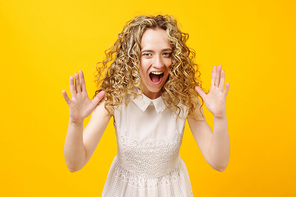 포토 JPG 해외이미지 모델 학생 행복 감정 포즈 성공 기념 손바닥 한명 서기 미소 웃음 사람 손짓 청춘 놀람 외침 기쁨 표현 우승 재산 흥분 긍정 충격 재택근무 반응 비명 승자 필승 스타일 표현성 해외202310 해외포토 1 손 컨셉 비즈니스 모션 표정 금융 소리 최고 파일형식