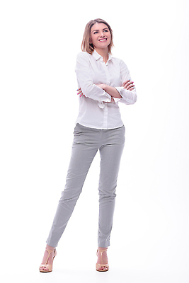 포토 JPG 해외이미지 전신 여자 한명 성인 앞모습 팔짱 흰색 성인여자한명만 해외202310 해외포토 1 뷰포인트 컬러 모션 사람 여자한명만 성인여자만 파일형식