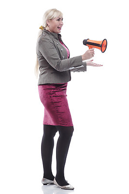 포토 JPG 해외이미지 전신 여자 노년 할머니 말하기 한명 들기 옆모습 확성기 흰색 노인여자한명만 해외202310 해외포토 1 뷰포인트 컬러 모션 사람 성인 여자한명만 노인여자만 파일형식