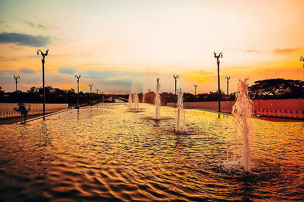 포토 JPG 해외이미지 라이프스타일 공원 꽃 문화 여행 백그라운드 비즈니스 건축양식 휴식 거리 따뜻함 웃음 풍경 사람없음 야외 건물 물 도시풍경 정원 황혼 산책 가을 도시 야간 분수 정사각형 타운 스카이라인 랜드마크 해외202310 해외포토 자연요소 도형 식물 건축물 계절 공공시설 건축 컨셉 표정 생활 일몰 파일형식
