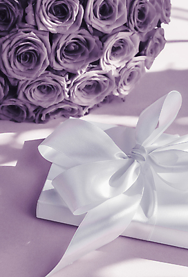 포토 JPG 해외이미지 행복 리본 꽃다발 사랑 사람없음 선물상자 로맨틱 연보라색 해외202310 해외포토 꽃 감정 컨셉 선물 상자 보라색 파일형식