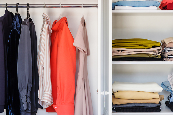 포토 JPG 해외이미지 드레스 옷 백그라운드 셔츠 가사 가방 가정 선반 사람없음 목재 파란색 유행 재킷 흰색 직물 장롱 옷걸이 컨테이너 블라우스 고립 분류 접기 정중 스타일 해외202310 해외포토 나무 잡화 산업 컬러 가구 컨셉 상의 재료 모션 외투 파일형식