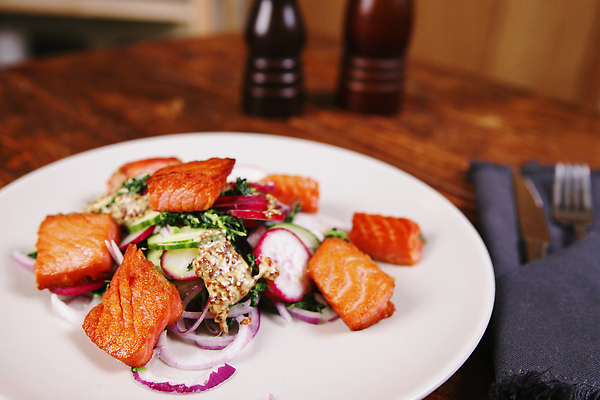 포토 JPG 해외이미지 접시 음식 바다 다이어트 채소 탁자 오이 건강 어류 스테이크 요리 사람없음 목재 초록색 여름 식당 식사 저녁식사 샐러드 흰색 신선 사발 그릴 상품 정상 굽기 먹기 해산물 유기농 날것 연어 시금치 점심식사 총각무 개조 해외202310 해외포토 레이스천 나무 식기 웰빙 계절 컬러 가구 재료 모션 주방용품 서양음식 상점 수중동물 직물 사기그릇 무 구이 파일형식