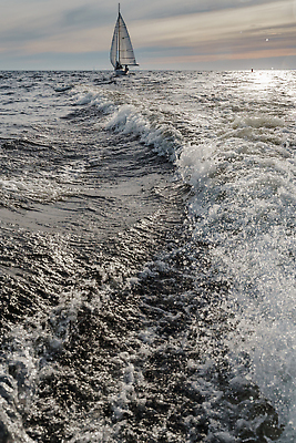 포토 JPG 해외이미지 구름 물결 파도 바다 분홍색 백그라운드 요트 자연 하늘 표면 날씨 휴식 항해 파노라마 풍경 사람없음 물 빛 컬러풀 햇빛 태양 반사 환경 고요 일몰 경쟁 거품 액체 보트 떨어짐 저녁 크루즈 질감 추적 레가타 터키석 수평선 윤슬 해외202310 해외포토 자연요소 컬러 컨셉 배_교통 모션 촬영기법 노을 야간 보석 생태계 파일형식