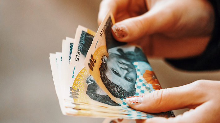 포토 JPG 해외이미지 지폐 돈 사람없음 금융 재산 가치 루마니아 계산서 해외202310 해외포토 유럽 경제 파일형식