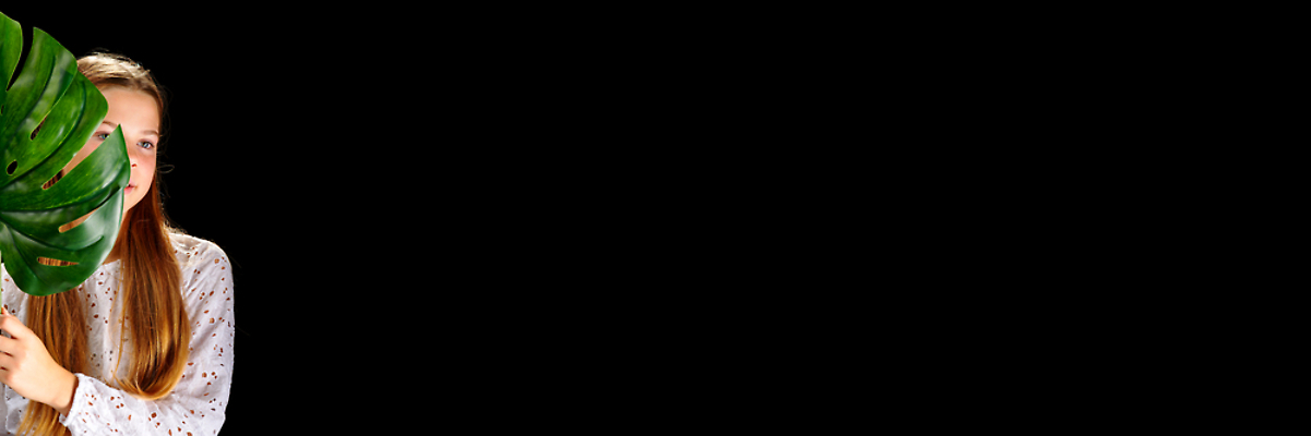 포토 JPG 해외이미지 백인 모델 라이프스타일 응시 여자 행복 얼굴 백그라운드 컨셉 잎 신체 건강 손바닥 한명 미소 사람 성인 초록색 여름 뷰티 스파 신선 화려 피부 순수 피부관리 유기농 돌봄 카피스페이스 해외202310 해외포토 서양인 식물 1 손 웰빙 시선 계절 감정 컬러 모션 표정 생활 신체부위 공백 파일형식