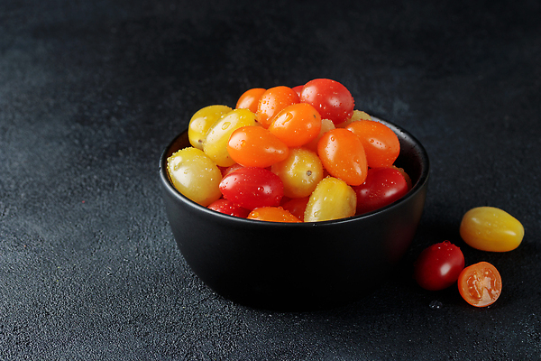 포토 JPG 해외이미지 음식 농업 다이어트 토마토 채소 오렌지 재료 검은배경 건강 사람없음 빨간색 초록색 노란색 검은색 신선 체리 사발 먹기 유기농 날것 내추럴 숙성 채식주의자 해외202310 해외포토 웰빙 산업 컬러 백그라운드 과일 모션 사기그릇 채식 파일형식