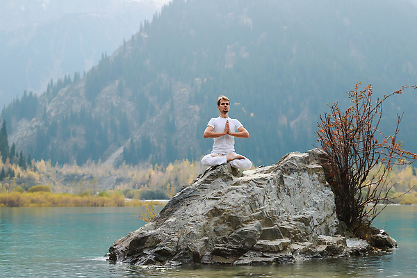 포토 JPG 해외이미지 라이프스타일 손 남자 호수 스포츠 여행 포즈 요가 맨발 자연 하늘 휴가 산 건강 연꽃 한명 서기 사람 풍경 야외 여행객 우주 하이킹 자유 매트 흰색 정상 명상 체조 히말라야 해외202310 해외포토 1 웰빙 꽃 컬러 컨셉 모션 발 레저 생활 신체부위 운동 생태계 파일형식 산맥
