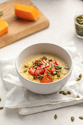 포토 JPG 해외이미지 접시 음식 오렌지 부분 호박 아침 건강 요리 씨앗 사람없음 옆모습 세로 노란색 주방 식사 사발 아침식사 낟알 준비 유기농 수수 맛있는 해외202310 해외포토 주간 식물 식기 웰빙 뷰포인트 컬러 채소 과일 사기그릇 파일형식