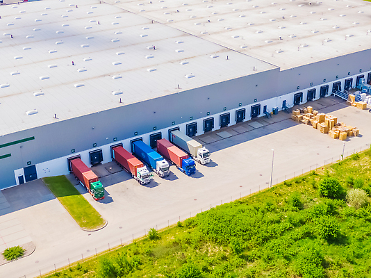 포토 JPG 해외이미지 산업 도로 여행 컨셉 밭 비즈니스 교통시설 자동차 안테나 사람없음 컬러풀 일몰 운전 트럭 화물 도시 고속도로 역 상품 정상 컨테이너 창고 상업 수납 짐차 무거움 트레일러 물류 항공촬영 드론 분배 터미널 공급 많음 해외202310 해외포토 길 육상교통 뷰포인트 컬러 교통 농업 통신 모션 노을 운송업 무게 시설 파일형식