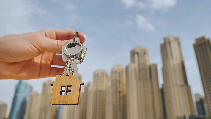 포토 JPG 해외이미지 직업 손 여자 백그라운드 컨셉 비즈니스 열쇠 미래 새로움 아파트 주택 선물 사람 사람없음 건물 금융 숫자 판매 세일 흰색 잡기 재산 구매 중개인 심볼 주기 보안 투자 주인 대출 경영 두바이 렌탈 매각 부동산중개인 진짜 소유 제의 해외202310 해외포토 문자 건축물 컬러 모션 부동산 안전 신체부위 경제 쇼핑 아랍에미리트 파일형식