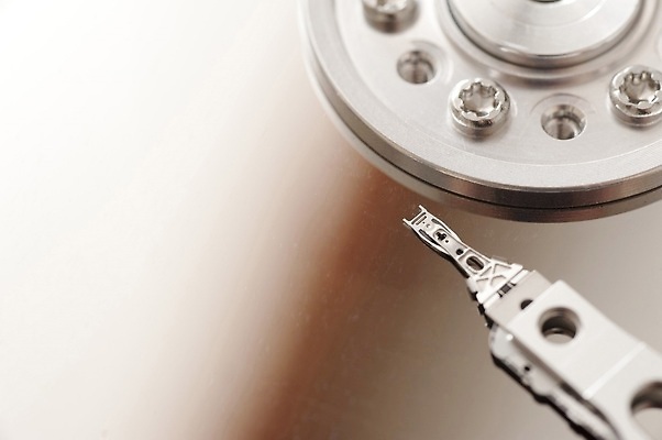 포토 JPG 해외이미지 표면 사람없음 독서 머리 운전 디스크 수납 보관소 해외202310 해외포토 모션 신체부위 질병 저장 파일형식