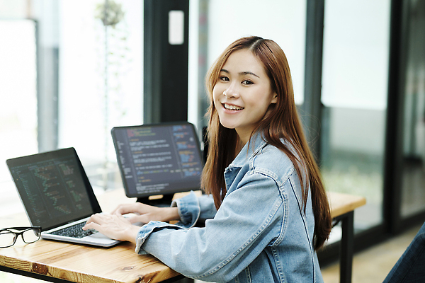포토 JPG 해외이미지 직업 교육 행복 산업 비즈니스 사업가 응원 성공 고글 기술 정보기술 한명 스터디 컴퓨터 사무실 디지털 공책 축하 자신감 네트워크 엔지니어 암호 어플리케이션 사이버 멀리 온라인 UI 개발 관리자 대본 소프트웨어 웹디자인 프로그래머 프로그래밍 프로젝트 프리랜서 코딩 해외202310 해외포토 1 감정 컨셉 문구용품 사람 전자제품 학습 작업 기술자 컴퓨터교육 파일형식