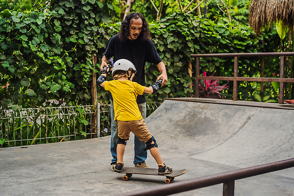 포토 JPG 해외이미지 라이프스타일 공원 행복 감정 어린이 스포츠 포즈 운동화 거리 건강 한명 안전 사람 소년 야외 학습 태양 유행 교사 산책로 스케이트 스케이팅 도시 스케이트보드 승차 시티라이프 바둑 스케이터 힙스터 해외202310 해외포토 자연요소 직업 1 공공시설 교육 패션 남자 길 스포츠용품 신발 모션 놀이 겨울스포츠 운동선수 생활 보드_스포츠 파일형식