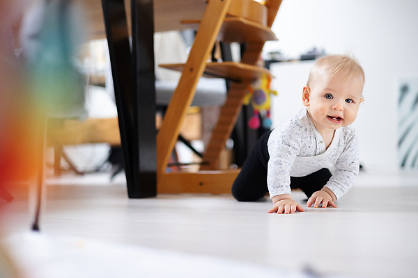 포토 JPG 해외이미지 라이프스타일 응시 행복 아들 어린이 거실 놀이 탁자 바닥 주택 한명 미소 안전 사람 소년 컬러풀 장난감 뷰티 식당 탐험 아기 신생아 센터 작음 아래 책상 서식 발견 기어가기 개발 걸음마 해외202310 해외포토 1 시선 남자 감정 컬러 가구 가족 모션 표정 건물 생활 상점 크기 방향 위치 파일형식