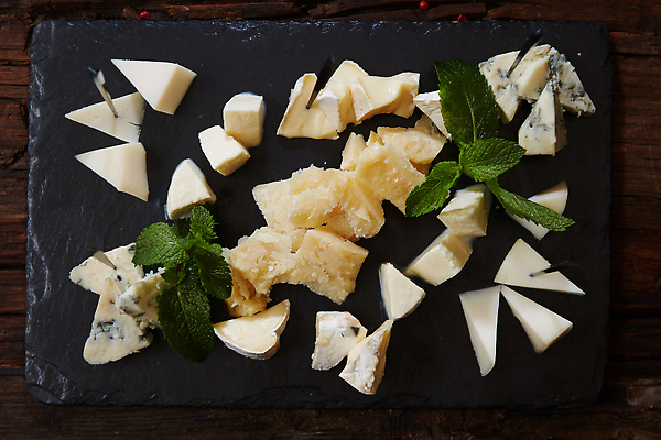 포토 JPG 해외이미지 접시 영어 음식 조각 백그라운드 과일 탁자 염소 영국 치즈 종류 사람없음 파란색 세트 노란색 우주 검은색 식사 저녁식사 여러개 견과류 신선 그룹 정상 혼합 스위스 유기농 부드러움 프랑스어 식품점 해외202310 해외포토 문자 식기 웰빙 유럽 컬러 가구 다수 포유류 유제품 상점 감각 파일형식