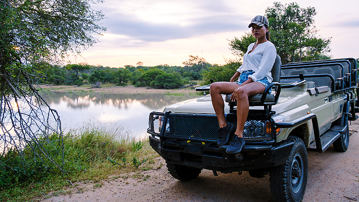 포토 JPG 해외이미지 동물 백인 응시 공원 여자 남자 도로 야생동물 40대 여행 교통시설 아프리카 자동차 자연 휴가 한명 사람 성인 야외 가로 30대 여행객 탐험 관찰 그룹 지프 사파리 케냐 발견 남아프리카 비포장도로 사바나 전국 탄자니아 크루거 해외202310 해외포토 서양인 1 시선 공공시설 나라 길 육상교통 중년 교통 모션 승용차 장년 시설 생태계 남아프리카공화국 파일형식