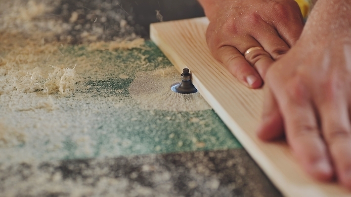 포토 JPG 해외이미지 직업 손 산업 가구 비즈니스 공장 탁자 노동자 주택 사람 사람없음 목재 금속 기계 장비 기구 공구 업무 작업실 제조 널 자르기 천 목수 묘사 목공예 면도 공학 방앗간 공예가 커터 해외202310 해외포토 나무 교육 생활용품 재료 공업 모션 재질 건물 신체부위 도구 직물 작업 공예 파일형식