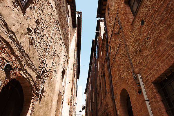 포토 JPG 해외이미지 외관 유럽 여행 농업 건축양식 거리 주택 풍경 사람없음 건물 여름 도시풍경 태양 뷰티 성당 교회 마을 탑 이탈리아 수확 골동품 바위 시골 도시 중세 역사 재산 언덕 그림 좁은 타운 랜드마크 시에나 옛날 토스카나 해외202310 해외포토 자연요소 건축물 계절 건축 나라 산업 종교건축 금융 파일형식
