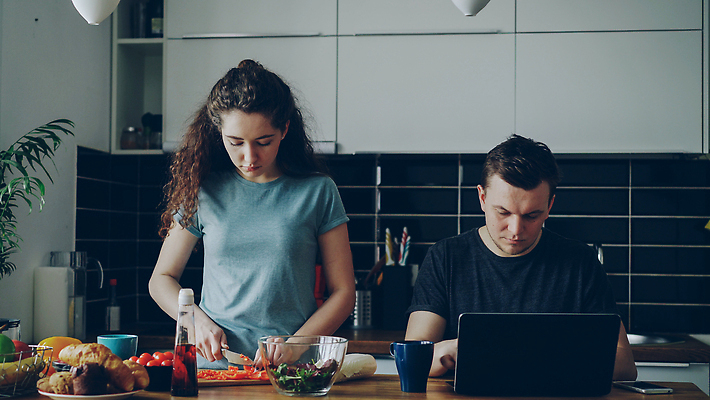 포토 JPG 해외이미지 백인 커플 행복 커피 음식 인터넷 가족 남편 실내 건강 요리 서기 앉기 내부 두명 노트북 컴퓨터 뷰티 주방 식사 가전제품 머그컵 타이핑 아내 작업 무선전화기 집중 준비 바쁨 온라인 배려 심각 해외202310 해외포토 서양인 감정 음료 컨셉 관계 모션 사람 컵 전자제품 전화기 파일형식